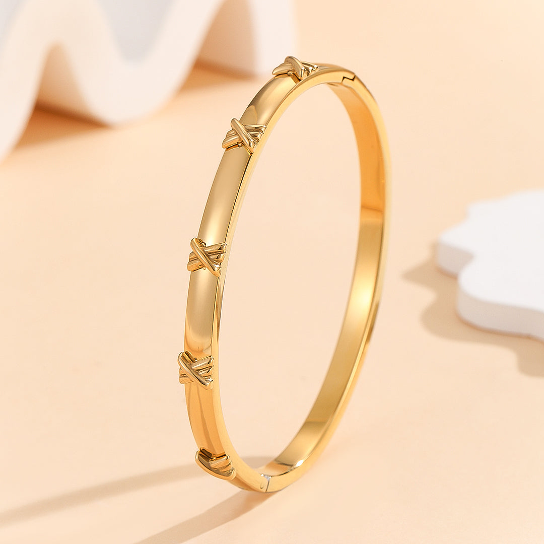 Addictivehub®   Harmony Filigree Gold Bangle